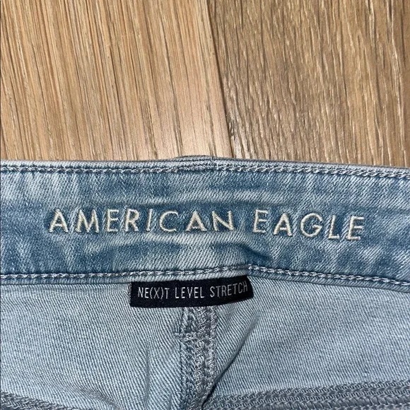 American Eagle Light Wash Jeans - Hi Rise - Picture 4 of 9